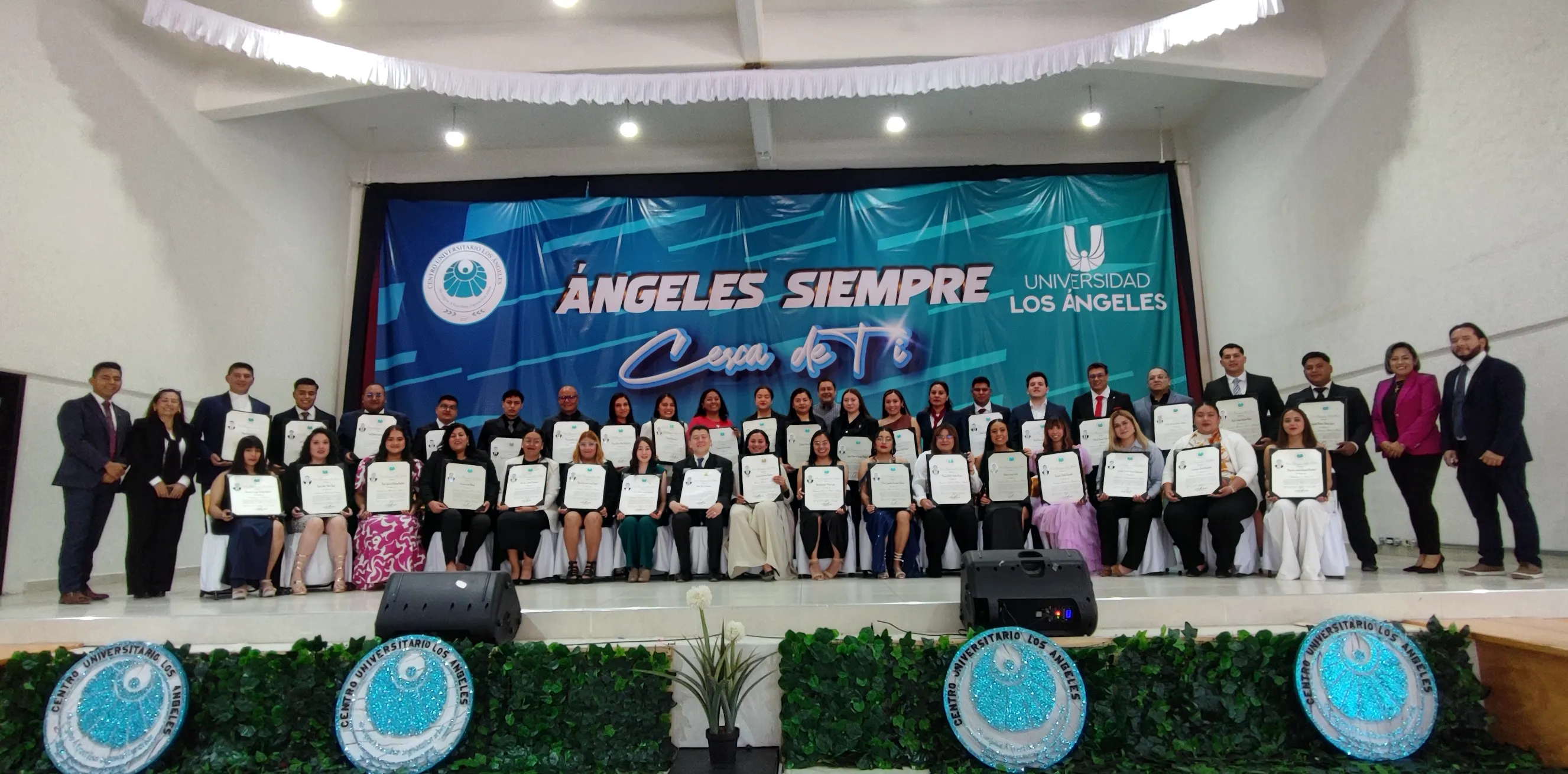 CUA celebrando a sus titulados